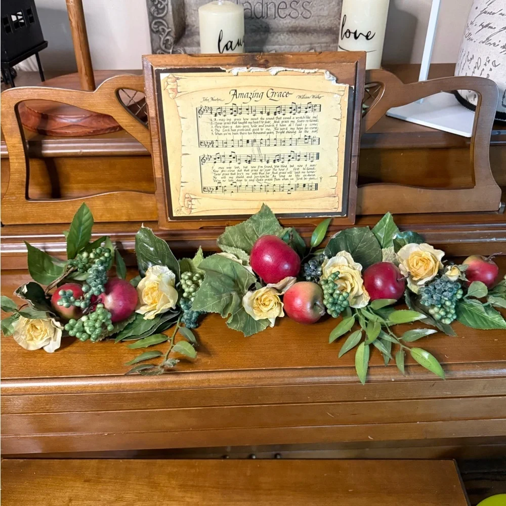 1992 Vintage Floral and Fruit Table Centerpiece